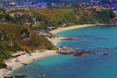 Spiaggia Calabria_tradurre testi per il turismo tradurre testi per il turismo - Opitrad
